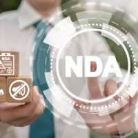 NDA3